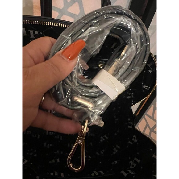 LA Philipe JUICY LIPS " OVAL HANDBAG. NWT - Picture 8 of 9